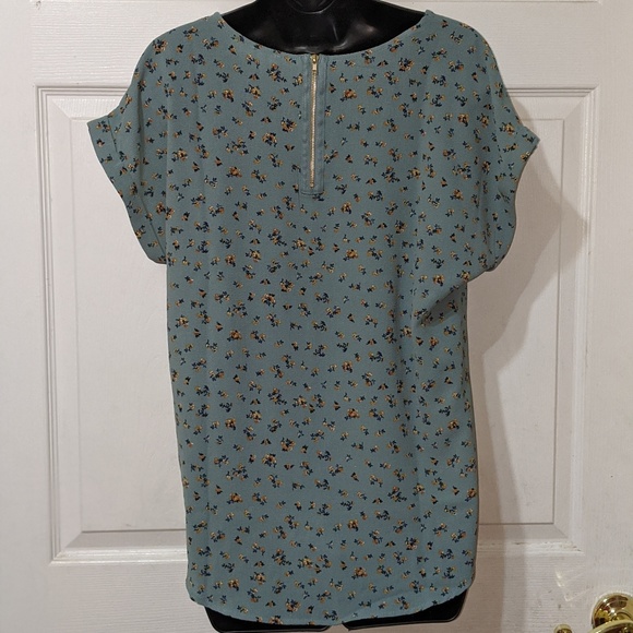 Pink Rose Blouse‼️ - Picture 5 of 6